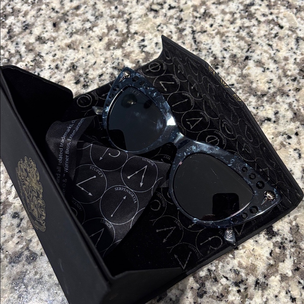 Diff Eyewear x Harry Potter Bellatrix Geo Black Grey Sunglasses